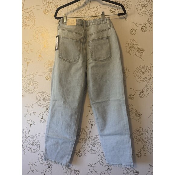 New Universal Thread Jeans Women’s  Size 2 Curvy High Rise Crop Light Denim 047 - Picture 8 of 9